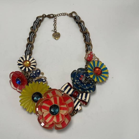 Betsey Johnson Yacht Club Lucite Flowers Rhinestone Necklace - Picture 6 of 15